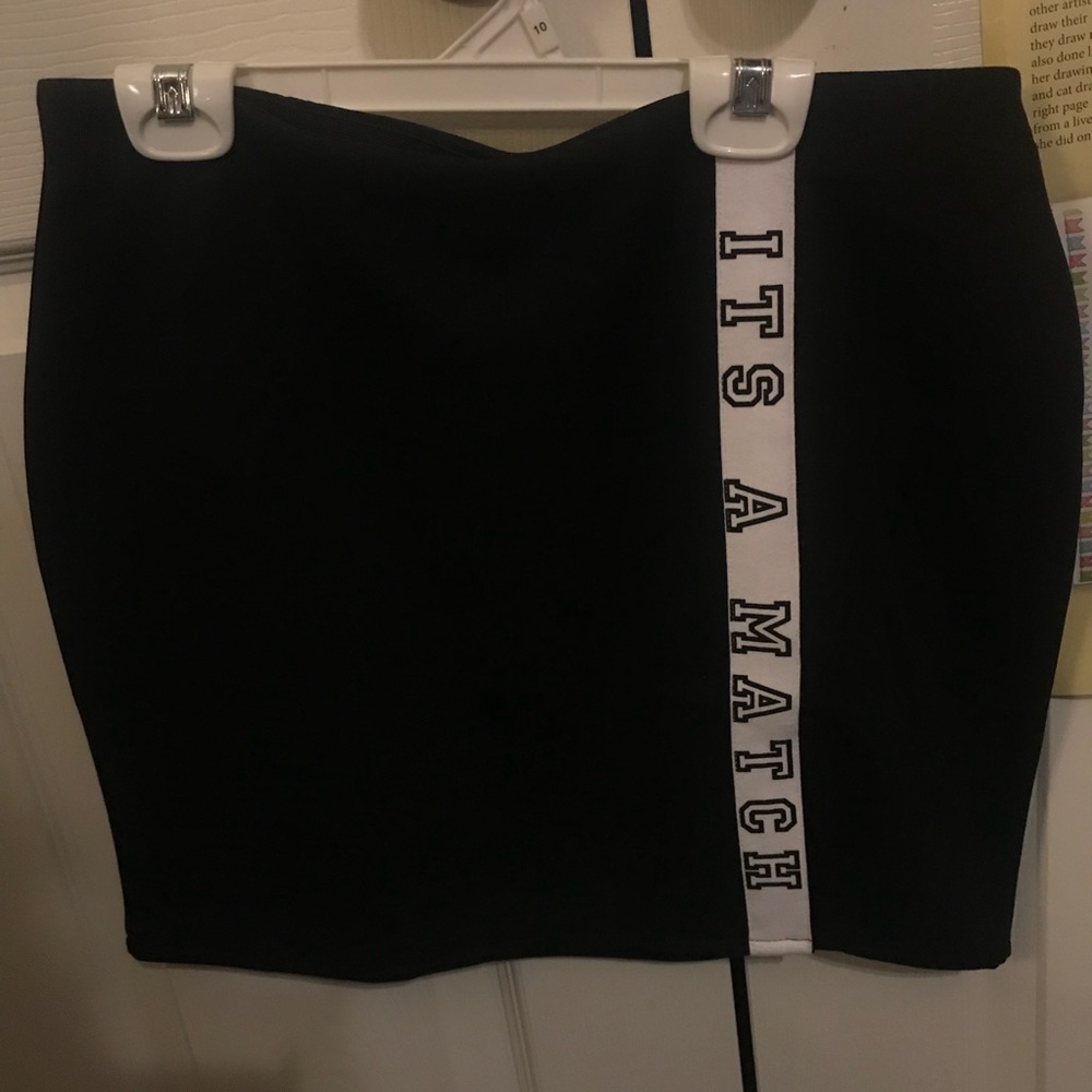 Black mini skirt 🖤